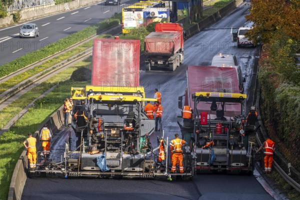 New whisper asphalt surface for the A40 motorway, in the city of Essen, direction Dortmund, 95, 000