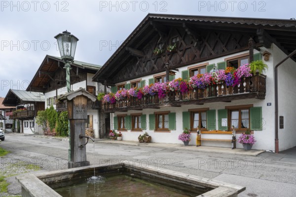 Typical Bavarian houses, balconies with geraniums, Frühlingstraße, Garmisch,