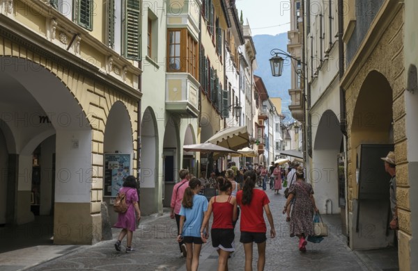 Merano, South Tyrol, Italy, passers-by stroll through the Laubengasse, the arcades are the heart of