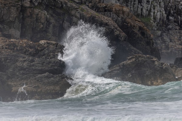 Large waves of the Atlantic Ocean crash against the rocks of a cliff. Camaret sur mer, Crozon,