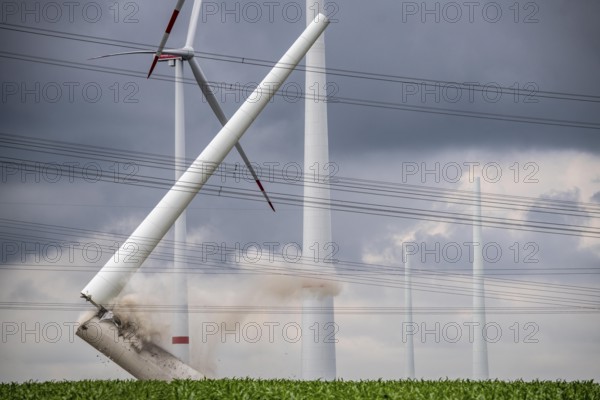 Demolition of the tower of a 20 year old wind turbine, in the Werl wind farm, 5 old Enercon E-66