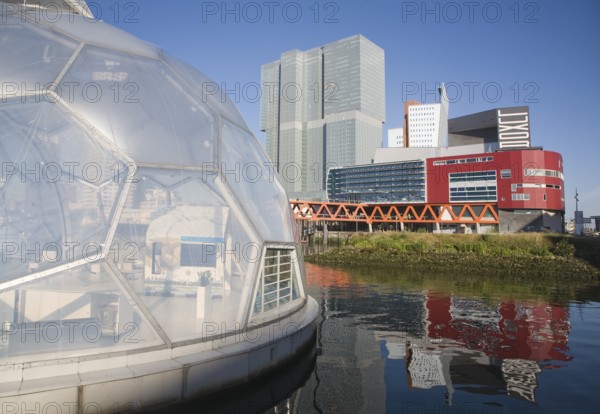 The Floating Pavilion experiment in sustainable architecture and Climate Proof Development,