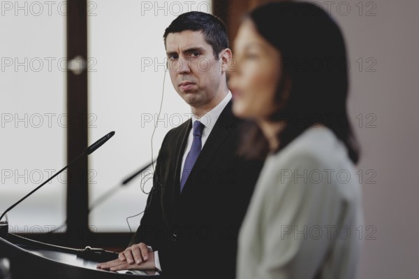 (R-L) Annalena Bärbock (Alliance 90/The Greens), Federal Foreign Minister, and Mihai Popsoi,