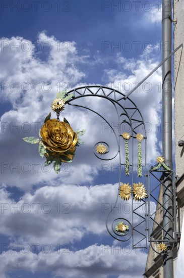 Nose sign of the Hotel Rose, 18th century, Rosenstraße 6, behind the tower of the parish church of
