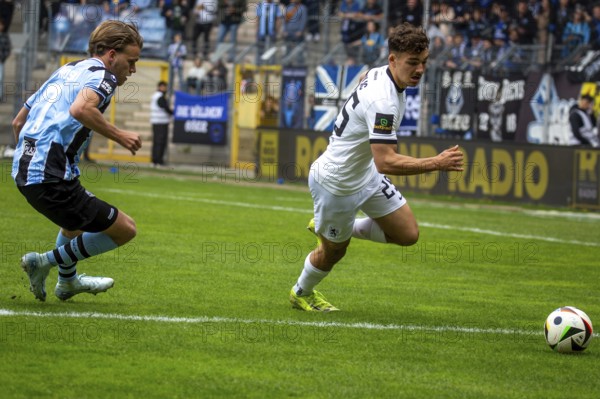 Football 3rd division, season 2024/25, matchday 33: Waldhof Mannheim vs. 1860 Munich***On the ball: