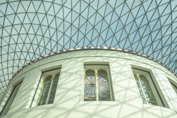 Great Court, inner courtyard with modern domed roof, steel and glass construction, British Museum,