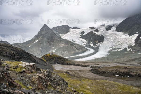 Mountain hut Cabane des Dix, mountain landscape, behind glacier Glacier de Cheilon, Valais, Western