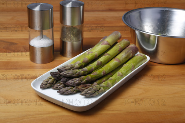 South German cuisine, vegetables, vegetarian, preparation of green asparagus with rhubarb