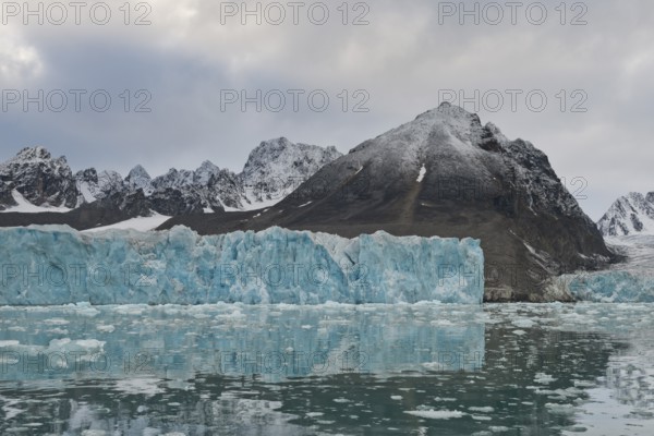 Glacier edge of Monacobreen, Liefdefjord, Woodfjord area, Spitsbergen Island, Svalbard and Jan