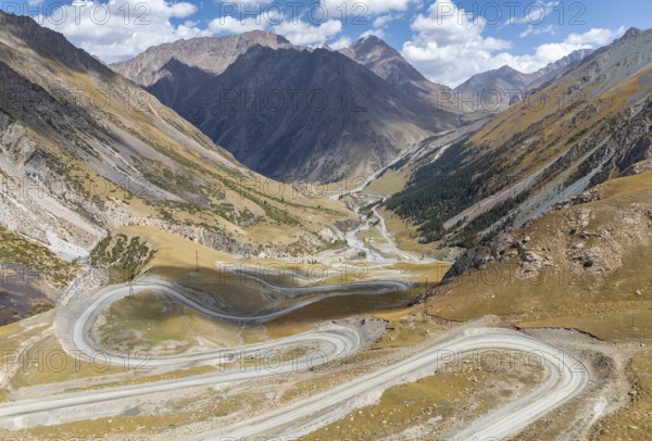 Mountain landscape with serpentines, mountain pass to Kumtor, Tien Shan, Yssykköl region,