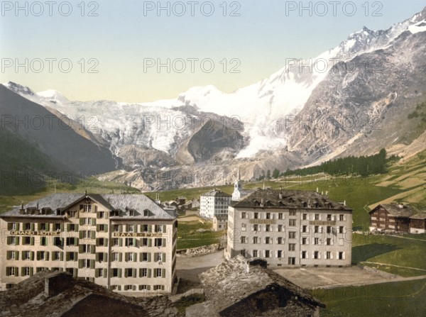 Hotels in Saas-Fee, Gemeinde im Kanton Wallis, Schweiz / Saas Fee, the hotels, Valais, Alps of,