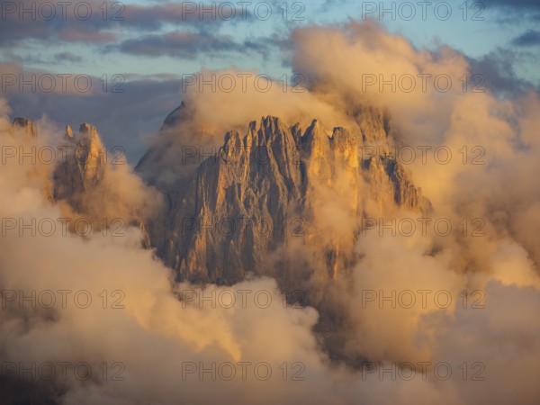Rose garden group in clouds at evening light, Schlern, Dolomites, South Tyrol, Italy, Europe