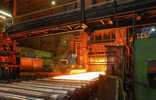 ThyssenKrupp Steel, steel production in the Duisburg-Hüttenheim heavy plate plant, Duisburg, Ruhr