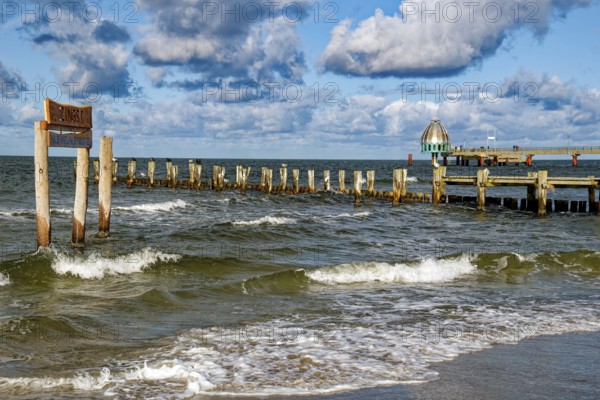 Diving gondola at the Zingst pier, cloudy mood and high waves, Zingst, Fischland-Darß-Zingst