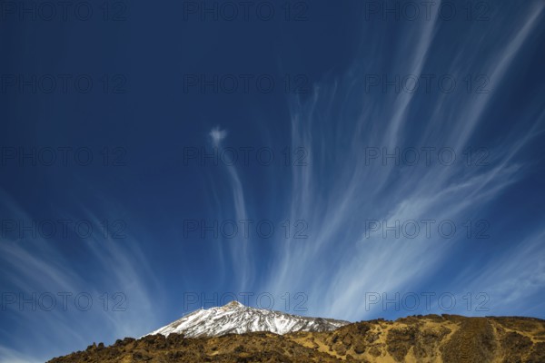 Feather clouds, Pico del Teide, 3718m, Parque Nacional de las Cañadas del Teide, Teide National