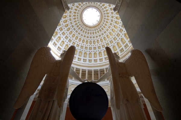 Interior, hall and dome with two of 34 angels, goddesses of victory 3, 3 metres high, monument