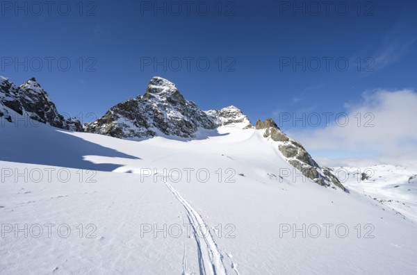 Ascent to the summit of Piz Kesch on the Vadret da Porchabella glacier in winter, view of Piz Kesch