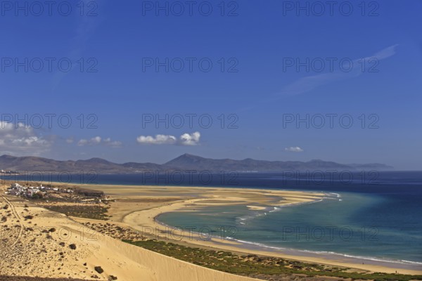 Playa Risco del Paso, Playa de Sotavento with lagoon and mountain views, Pajara, Fuerteventura,