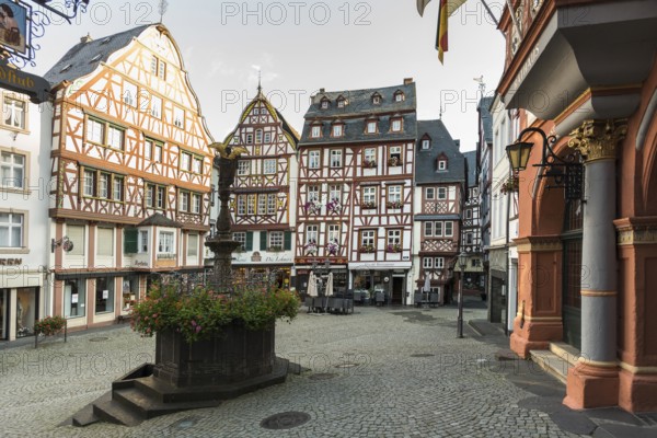 Market square with medieval half-timbered houses, Bernkastel-Kues, Moselle, Rhineland-Palatinate,