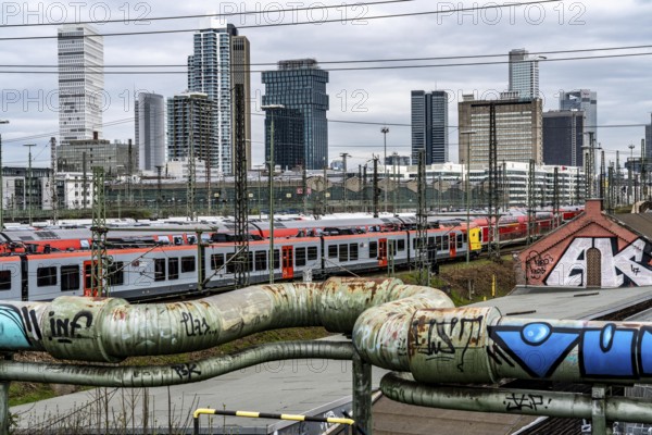 Mainova district heating line, local trains on the track in front of Frankfurt am Main main