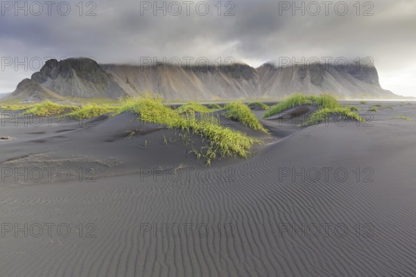 Vestrahorn, Vesturhorn, scree mountain made of gabbro and granophyre rocks, part of the Klifatindur