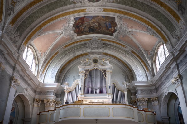 Organ, organ loft, church Basilica Parrocchiale SS. Filippo e Giacomo, Cortina d'Ampezzo, Province