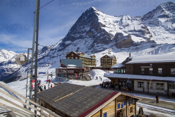 25 March 2024, Kleine Scheidegg, Grindelwald Switzerland : Many skiers and tourists enjoy the sunny