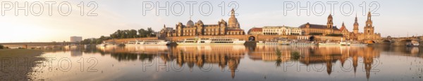 Panorama of the city skyline with reflection in the Elbe, Carola Bridge, Brühl's Terrace, Academy