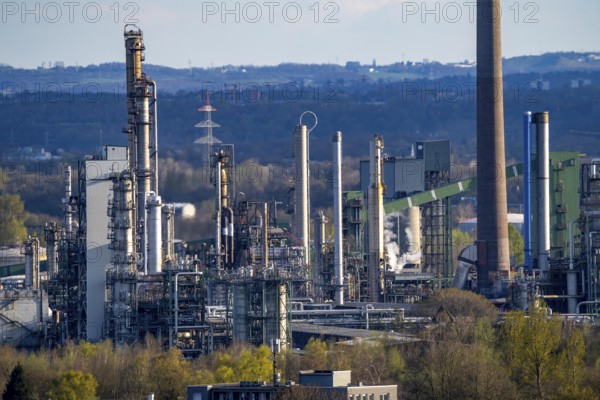 Ruhr Öl GmbH, BP Gelsenkirchen refinery, in GE-Horst, production of products from mineral oil,