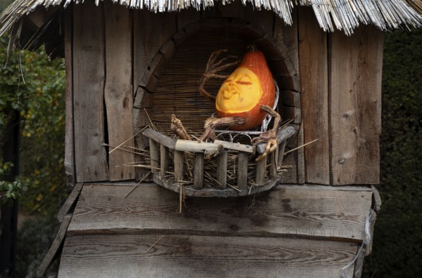 Carved pumpkin, figure, relaxing on balcony, pumpkin exhibition, pumpkins, Blühendes Barock,
