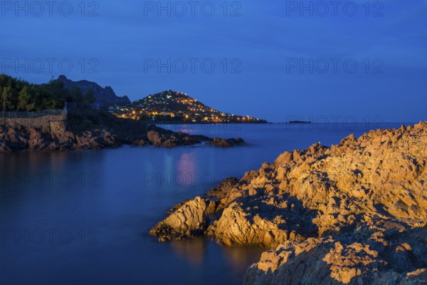 Cap du Dramont, blue hour, Massif de l'Esterel, Esterel Mountains, Département Var, Région