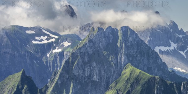 Mountain panorama from the Nebelhorn, 2224m, to the Höfats 2259m, behind it the Großer Krottenkopf,