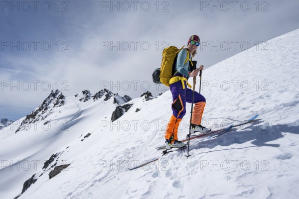 Ski tourers on the Graubünden Haute Route, ascent to the Scalettahorn, snow-covered mountains,