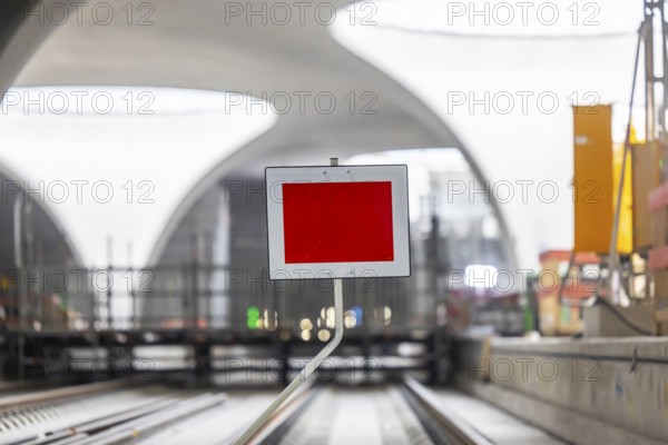Stuttgart 21 construction site: the tracks still end at the new main station. Traffic sign Sh2,