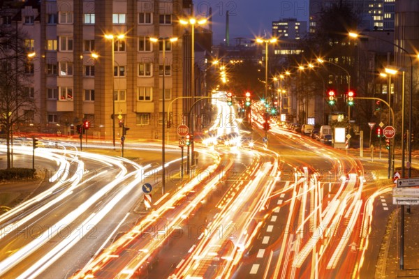 Evening city centre traffic in Essen, large intersection of Bismarckstrasse, B224, Friedrichstrasse