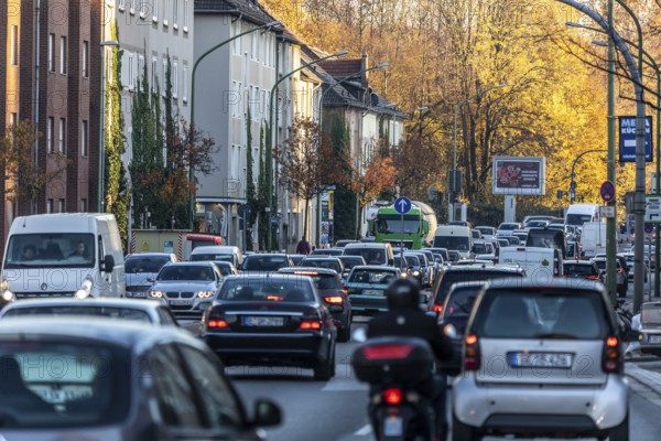 Gladbecker Straße in Essen, B224, inner-city street in Essen heavily polluted by air pollution,