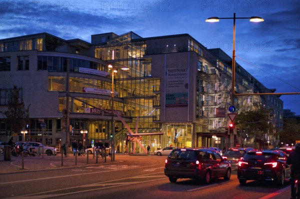 Meeting point Rotebühlplatz, VHS, adult education centre, blue hour, twilight, Stuttgart,
