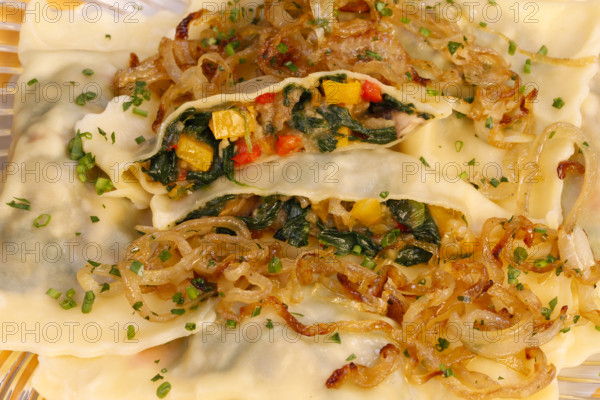 Swabian cuisine, Maultaschen, vegetarian, vegetable Maultaschen, vegetables in noodle dough,