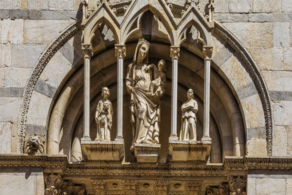 Statue of Mary with the Infant Jesus in the façade of the church of San Michele in Borgo, Pisa,