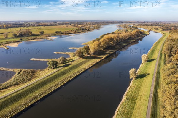 Aerial view of channel Gnevsdorfer Vorfluter and river Elbe, between Wittenberge and Havelberg,