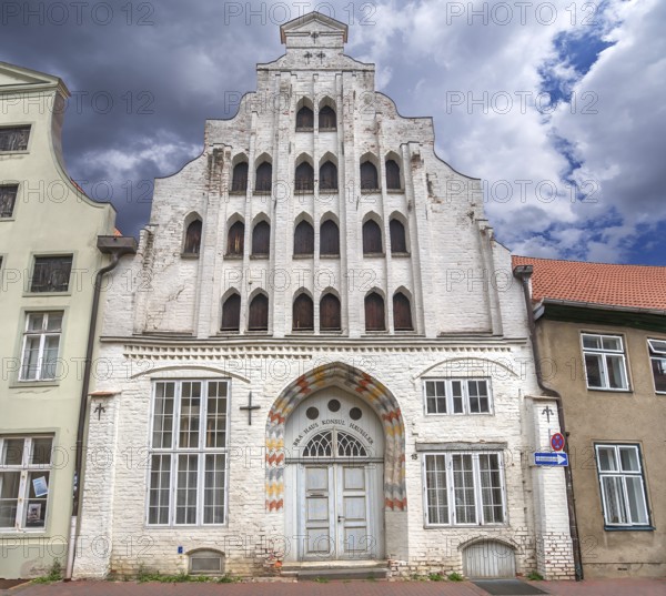Baroque residential building with Gothic gable, former brewery Konsul Häussler, Scheuerstraße 15,