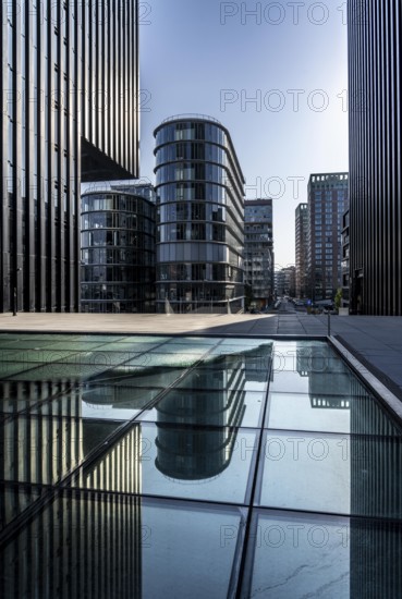 Düsseldorf Media Harbour, on the left the tower of the Hyatt Regency Hotel, office building,