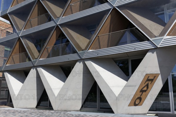 Office building The Cradle by HPP Architekten, innovative timber hybrid construction, sustainable