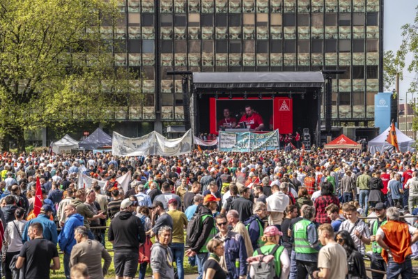 Demonstration by many thousands of steelworkers in front of the headquarters of ThyssenKrupp Steel