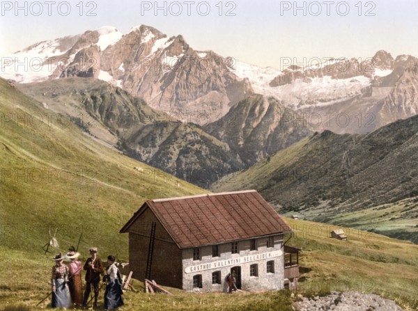 Summer holidaymakers at the Valentini Sellajoch Inn, Marmolada, Tyrol, formerly Austria-Hungary,