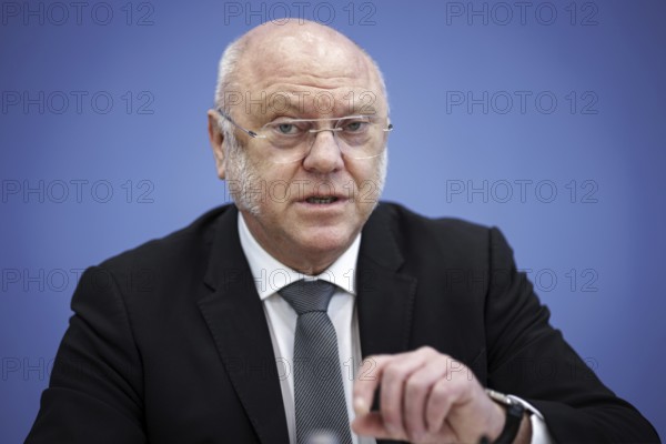 Ulrich Schneider, Managing Director of Der Paritätische Gesamtverband, at a press conference on the