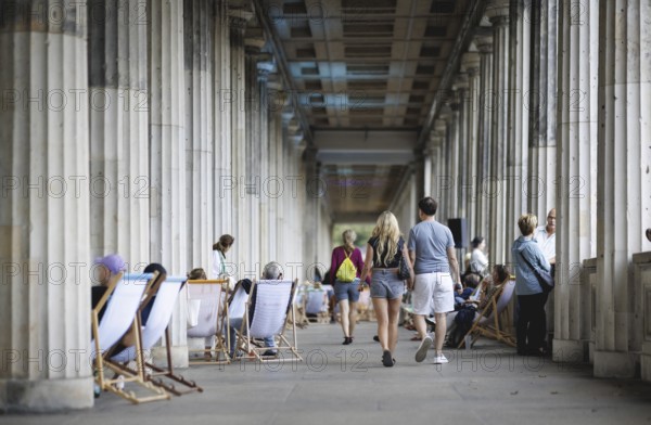 Reading by Ulrike C. Tscharre and live music at the Kolonnaden Bar on Museum Island in Berlin,