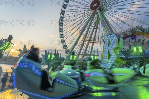 Deutz funfair on the Rhine, at Easter, funfair, break-dancer ride, Ferris wheel, Cologne Cathedral,