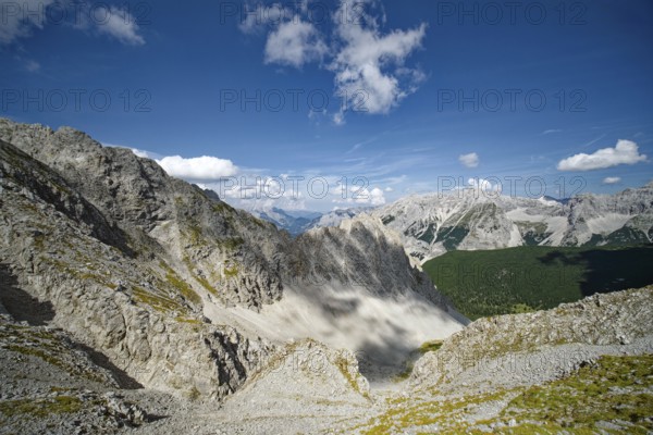 At the Hafelekar, view from the Karwendelblick of the Innsbruck Nordkette to the Karwendel