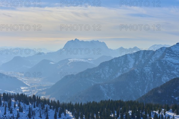 Snowy mountain landscape in the morning light, mountain ranges in the background, Wilderkaiser,